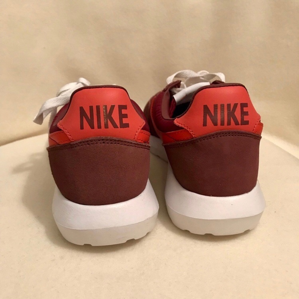 ✨NWOT Vintage Nike Sneakers - Picture 4 of 5